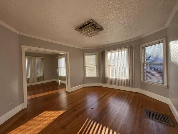 Westfield, MA 01085,28 Union St