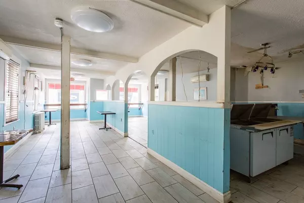 West Brookfield, MA 01585,4 E Main St