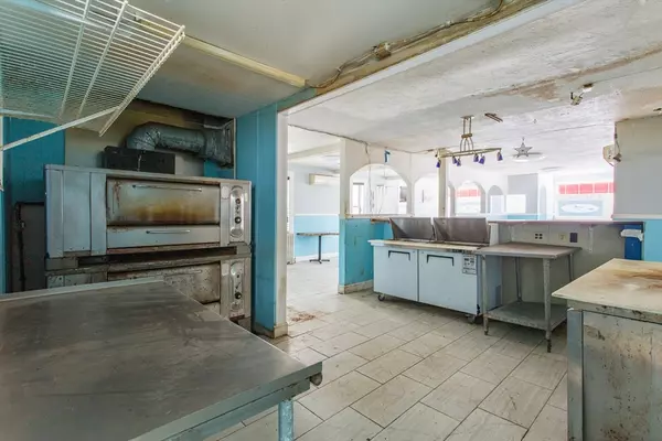 West Brookfield, MA 01585,4 E Main St