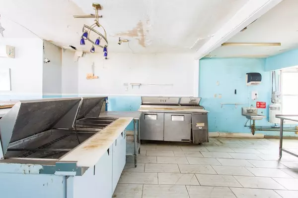 West Brookfield, MA 01585,4 E Main St