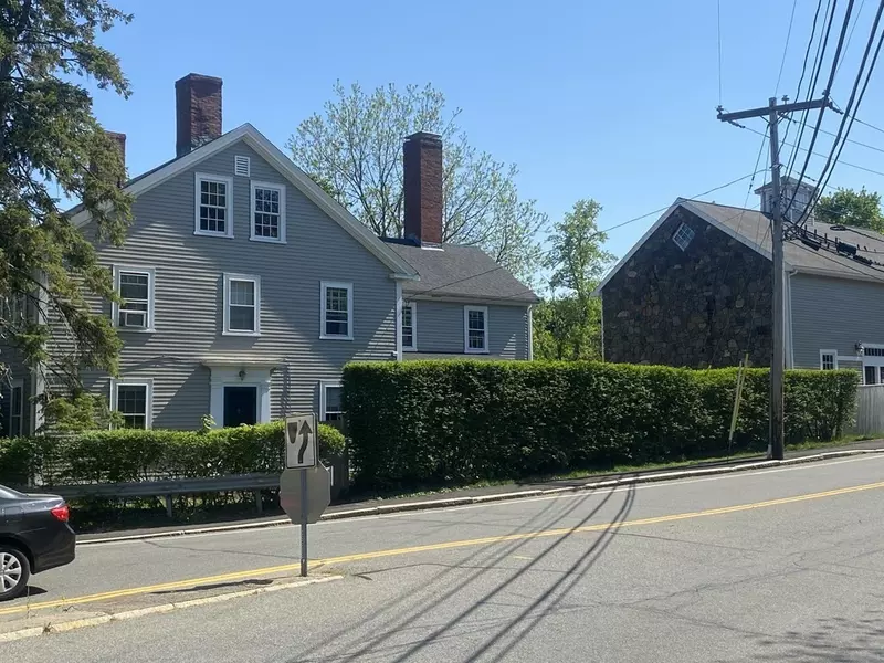 1 Main St, Essex, MA 01929