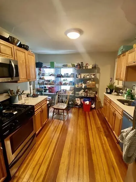 110 Crescent Ave #1, Melrose, MA 02176