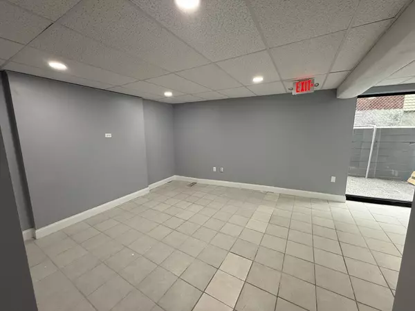 372 Main #B2, Watertown, MA 02472