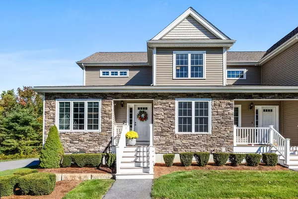 28 Essex Cir #10, Raynham, MA 02767