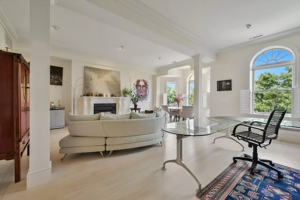 Boston, MA 02115,294 Commonwealth Ave #2