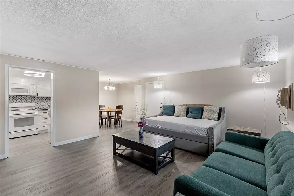 Lowell, MA 01854,295 Pawtucket Blvd #7