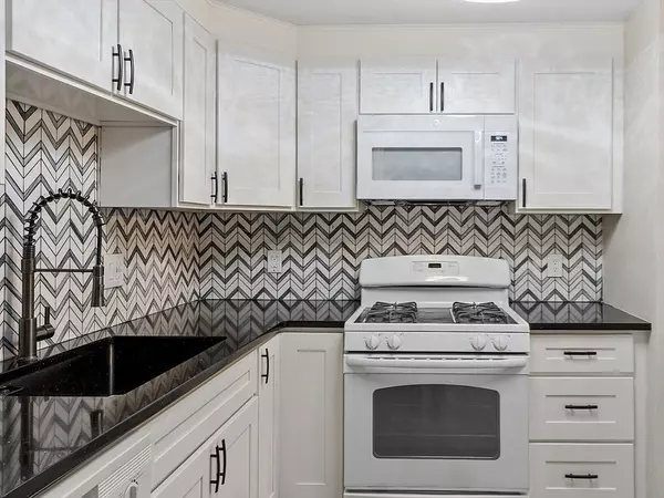 Lowell, MA 01854,295 Pawtucket Blvd #7