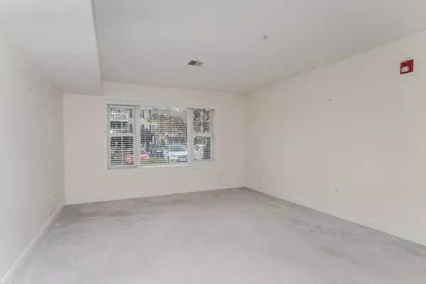 Amherst, MA 01002,24 Greenleaves Dr #406