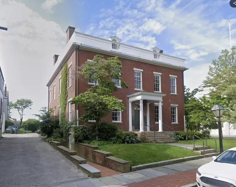 32 William St, New Bedford, MA 02740