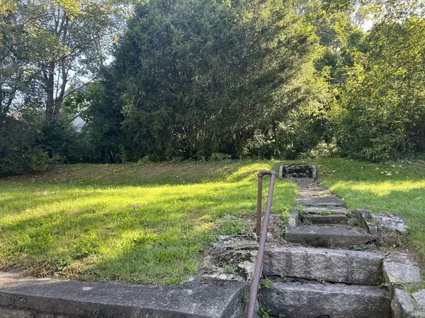 Fall River, MA 02720,509 N Belmont St