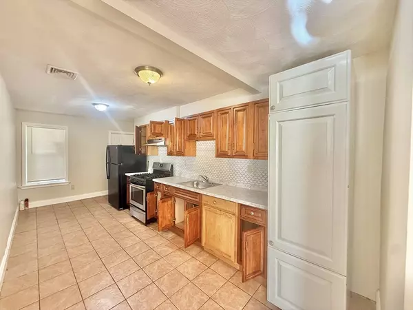 Everett, MA 02149,34 School St #3