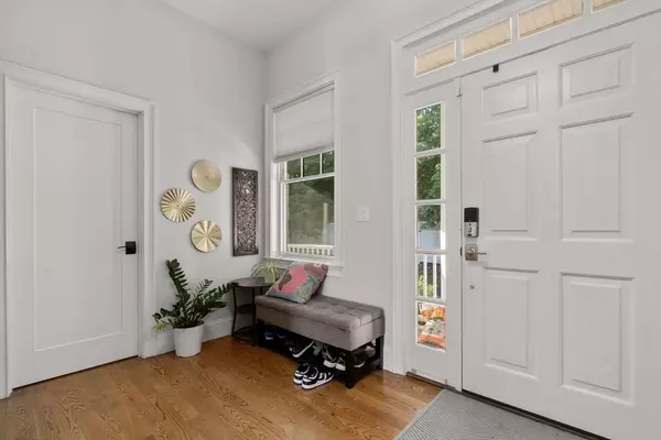 Newton, MA 02466,88 Crescent St #2