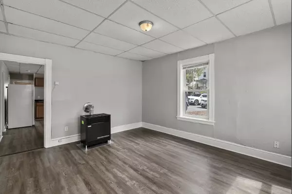 Worcester, MA 01607,34 Esther St #1