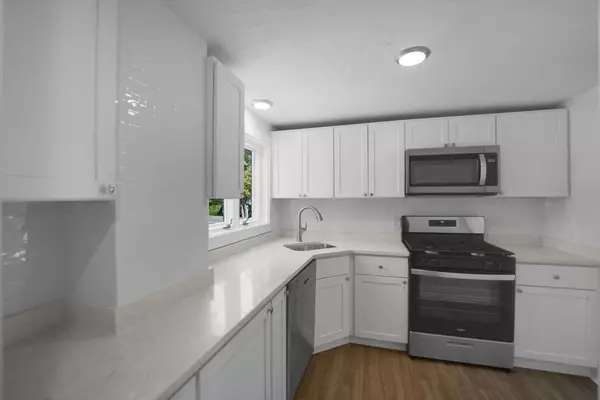 Dartmouth, MA 02747,117 Old Westport Rd