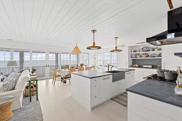 Mattapoisett, MA 02739,11 Bay Rd