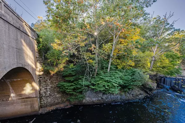 Medway, MA 02053,14 Sanford St #15