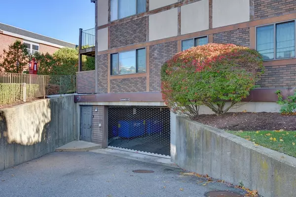 Quincy, MA 02171,85 E Squantum St #10