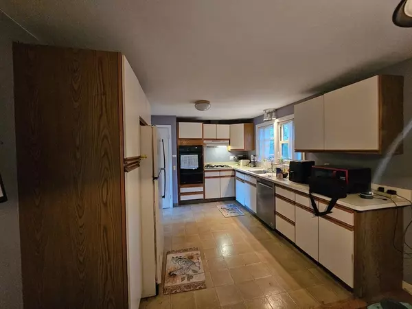 Easton, MA 02375,24 Eisenhower Dr