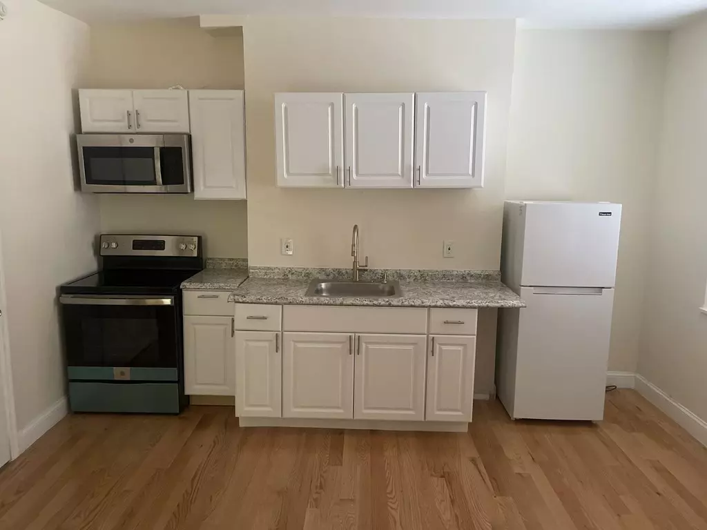 Lowell, MA 01852,193 Appleton St #2