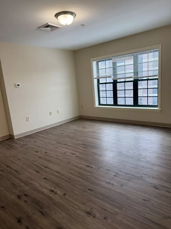 Malden, MA 02148,10 Florence St #309