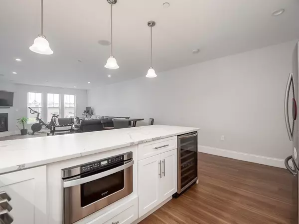 Boston, MA 02127,45 L Street #21