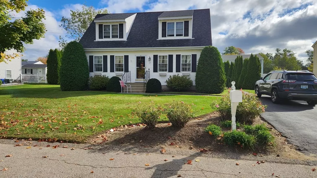 27 Hamlet Ct, Bristol, RI 02809