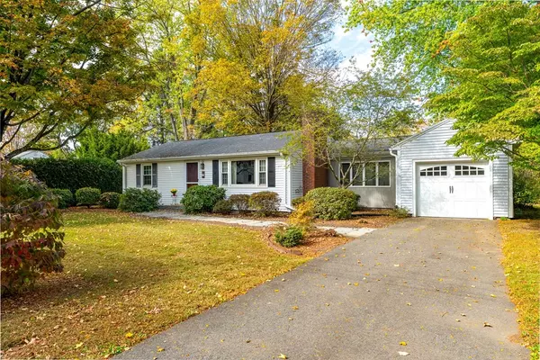 Amherst, MA 01002,13 Harlow Dr