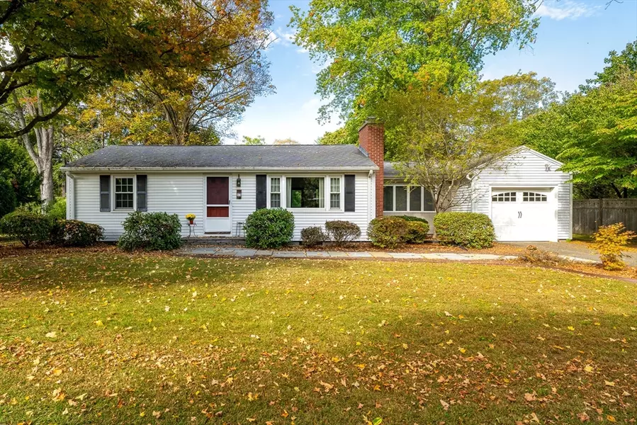 13 Harlow Dr, Amherst, MA 01002