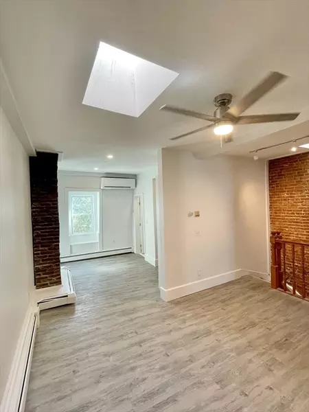 655 E 7th St #3, Boston, MA 02127