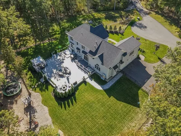 Walpole, MA 02081,4 Lost Brook Trl