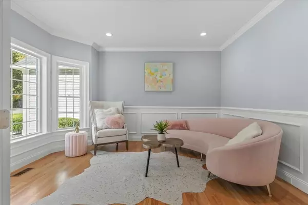 Walpole, MA 02081,4 Lost Brook Trl