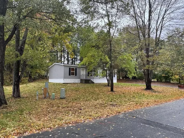 42 Kendell Ln, Salisbury, MA 01952