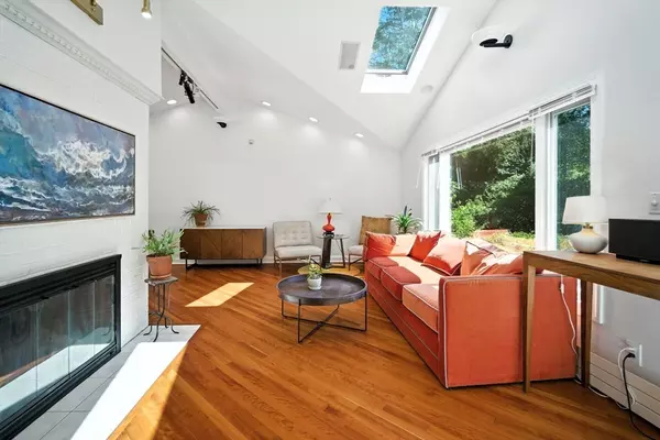 South Hadley, MA 01075,75 Silver St