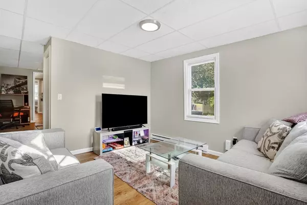 Westfield, MA 01085,140 Meadow St #RIGHT