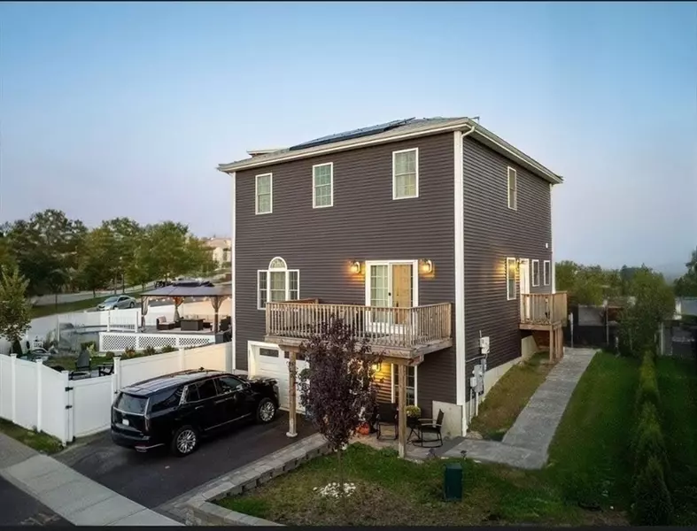 27 Vista Way, Fall River, MA 02724