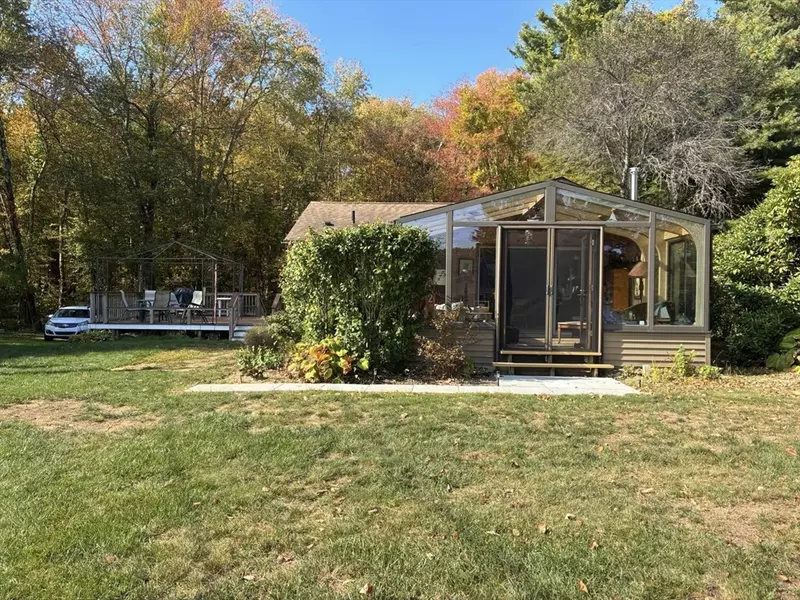 2 Farrar Dr, Holland, MA 01521