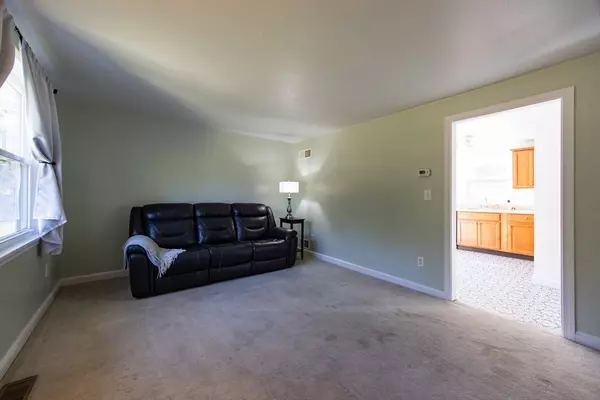 Plainville, MA 02762,166 E Bacon St #4