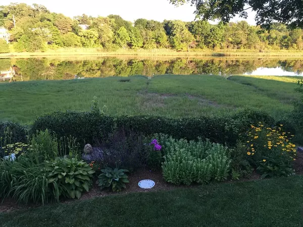 Salem, MA 01970,5 Riverbank Rd