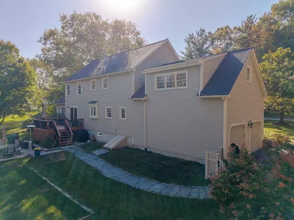 Franklin, MA 02038,21 Winterberry Dr