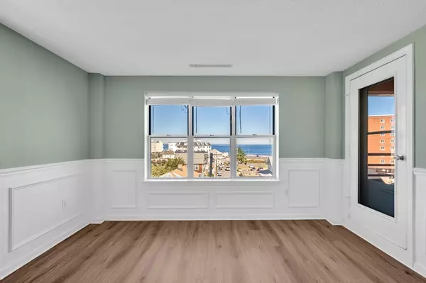 Hull, MA 02045,20 Rockland House Rd #203