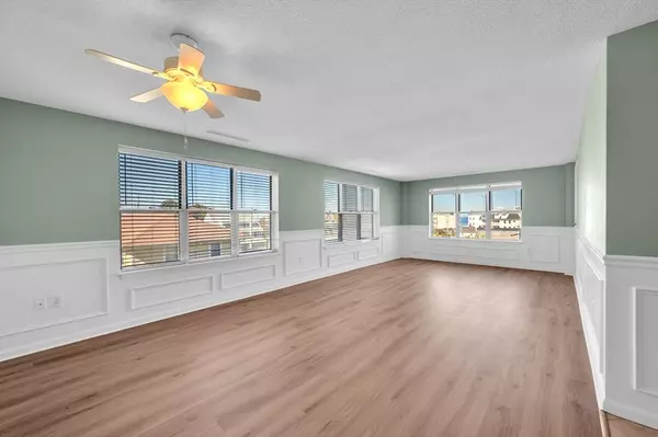 Hull, MA 02045,20 Rockland House Rd #203