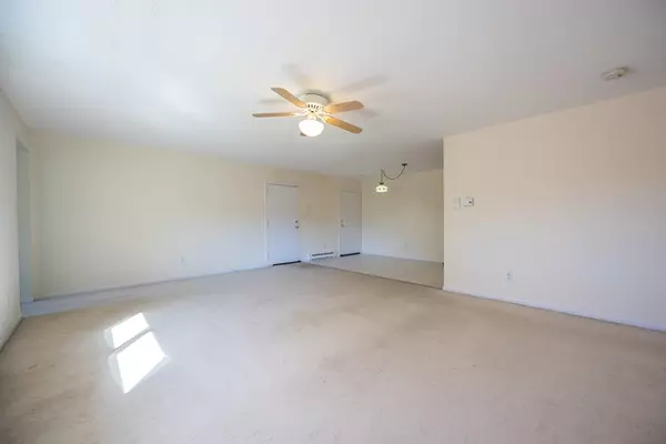 Attleboro, MA 02703,3 Dailey Street #J
