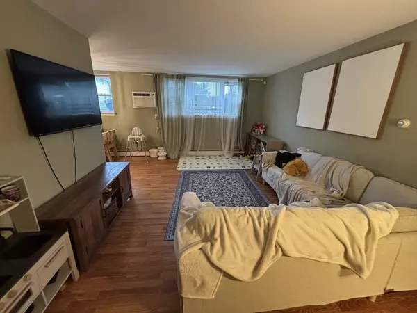 304 Regency Park Dr #304, Agawam, MA 01001