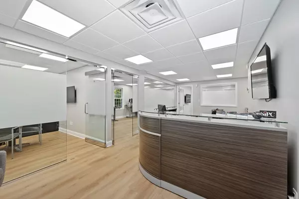 Lexington, MA 02420,33 Bedford St