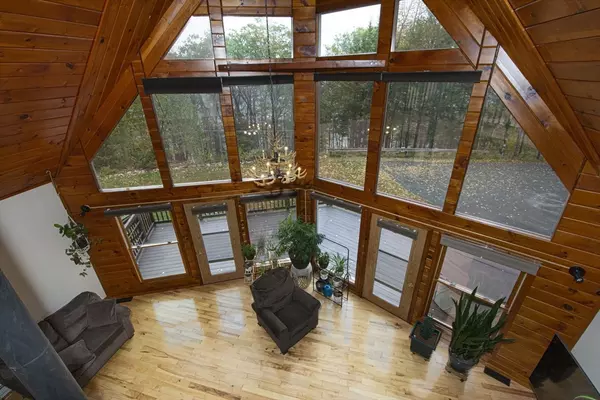 Ashburnham, MA 01430,17 W Shore Drive