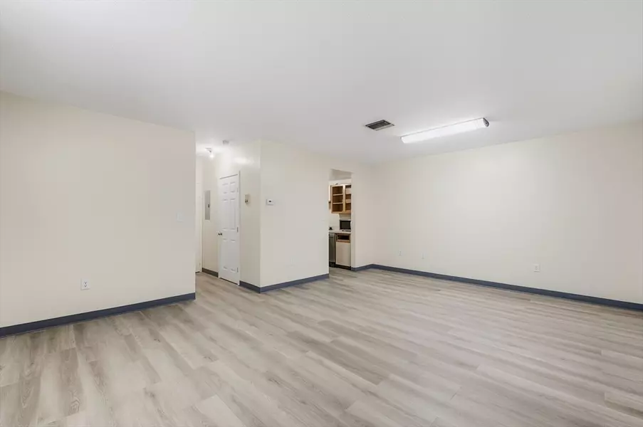 195 Thorndike St #4, Lowell, MA 01852
