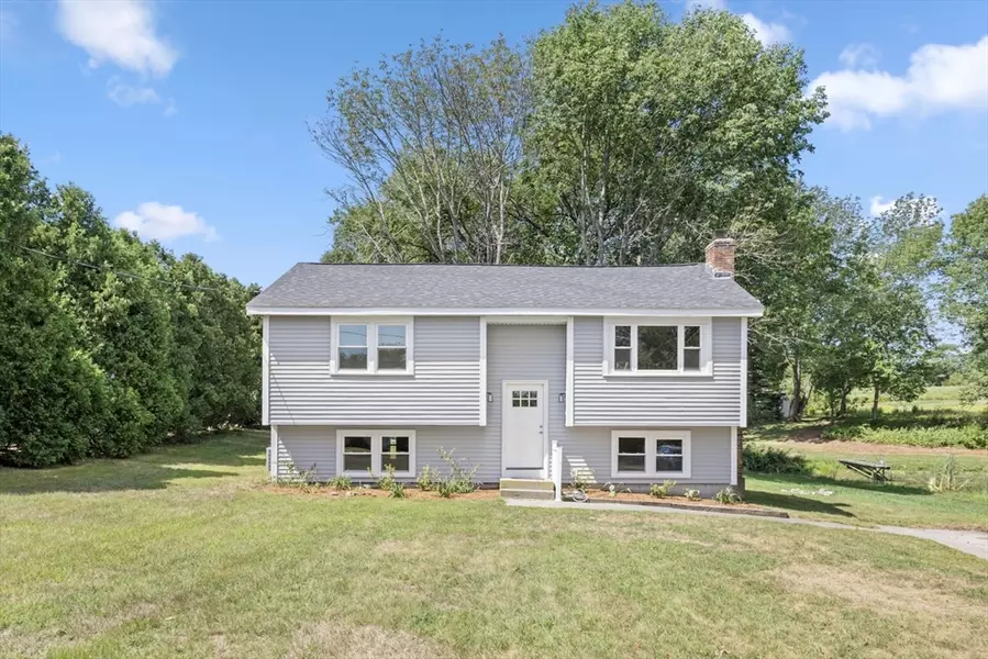 105 Birchwood Dr, Swansea, MA 02777
