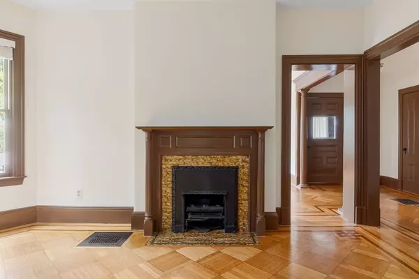 Cambridge, MA 02139,88 Putnam Ave #1