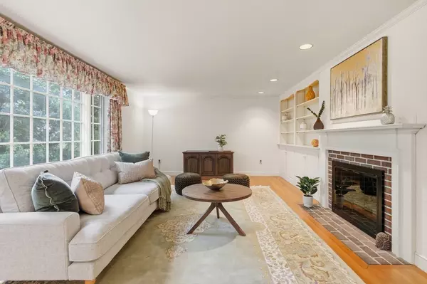 Lynnfield, MA 01940,9 Fernway
