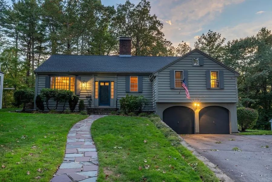 9 Fernway, Lynnfield, MA 01940